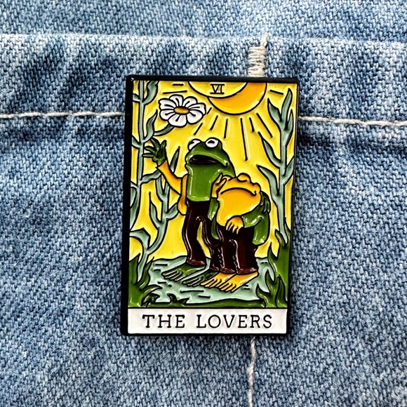 The Lovers Tarot Enamel Pin - Frog and Toad - Picture 3 of 4